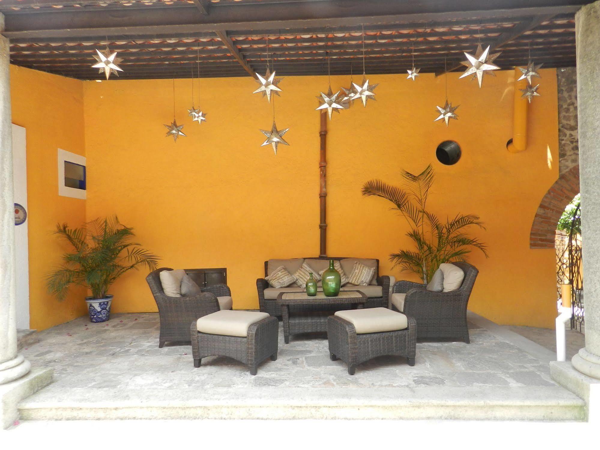 Collection O Al Otro Lado Del Rio, Puebla Hotell Exteriör bild Interior of a typical house in San Cristóbal de Las Casas