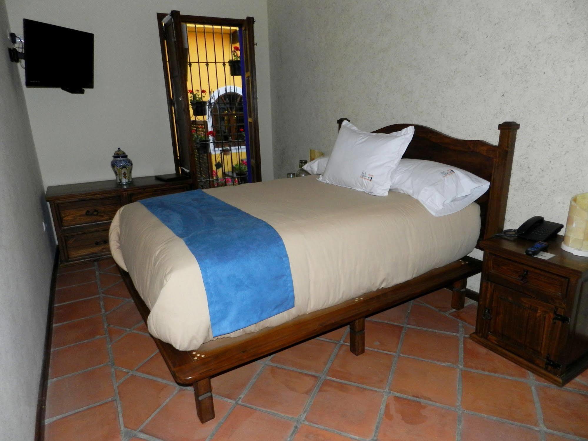 Collection O Al Otro Lado Del Rio, Puebla Hotell Exteriör bild A room at Hotel San Cristóbal