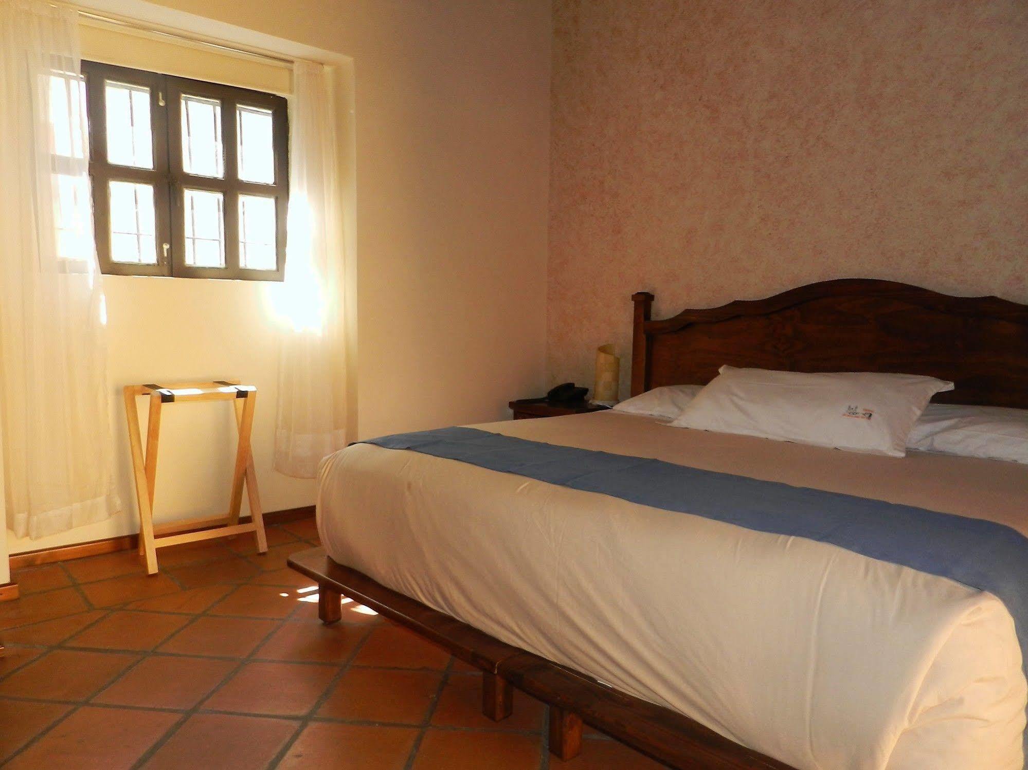 Collection O Al Otro Lado Del Rio, Puebla Hotell Exteriör bild A room at Hotel San Cristóbal